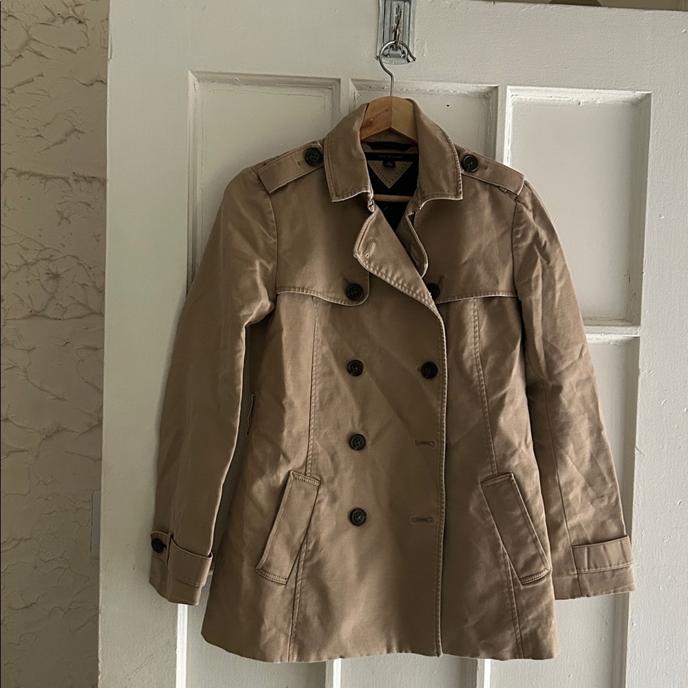 Tommy Hilfiger women’s tan trench coat with the belt XS Fall Spring